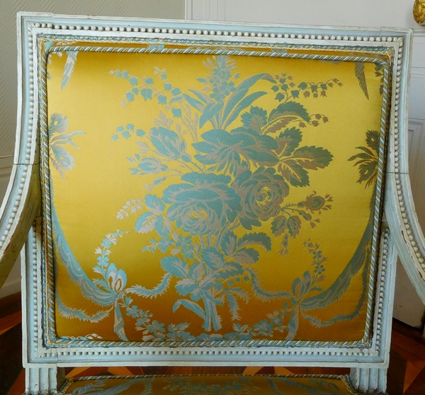 Pluvinet : mobilier de salon 4 pièces d'époque Louis XVI, damas de soie jaune - estampillé
